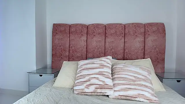 emmacurvy online show from November 2025 03:06:01 AM