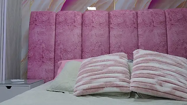 emmacurvy online show from March 2026 03:11:02 AM