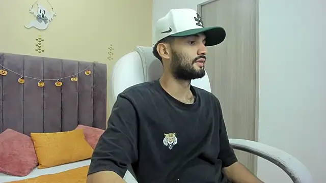 Snapshot of Ryan_Jackson_ chatting on October 2025 10:43:02 PM Ryan Jackson online show from October 2025 10:43:02 PM