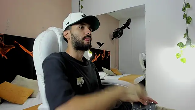 Snapshot of Ryan_Jackson_ chatting on October 2025 11:50:01 PM Ryan Jackson online show from October 2025 11:50:01 PM