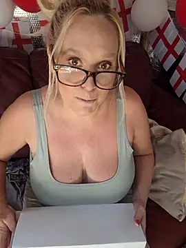 Bouncy-Bella28X online show from June 2026 09:52:01 AM