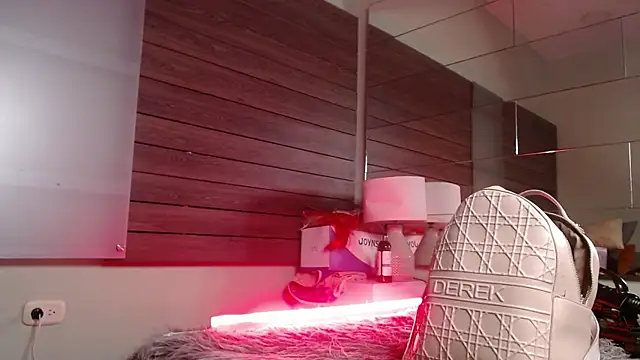 Karol Yessenia online show from October 2025 01:19:01 PM