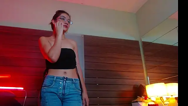 Karol Yessenia online show from October 2025 12:35:01 PM