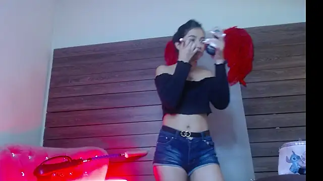 Karol Yessenia online show from October 2025 01:44:01 PM