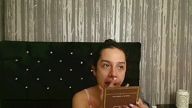 Alicee Moonn online show from June 2026 07:18:02 PM