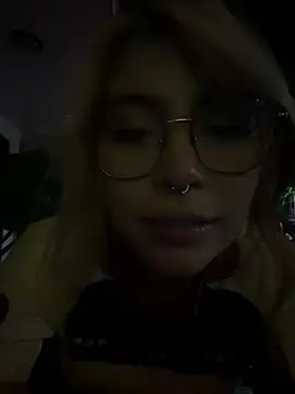 Snapshot of YunoRose_ chatting on June 2026 03:29:02 AM YunoRose online show from June 2026 03:29:02 AM