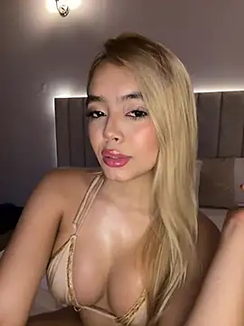 Mia Roswell online show from April 2026 08:57:02 PM
