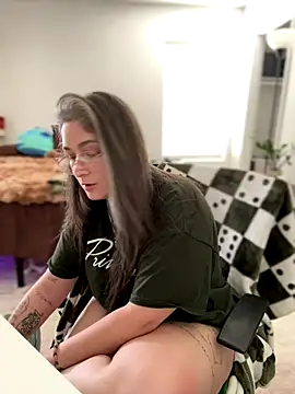 Snapshot of Alix_Valentine chatting on September 2025 07:46:02 PM Alix Valentine online show from September 2025 07:46:02 PM