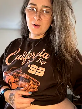 Snapshot of Alix_Valentine chatting on September 2025 11:26:02 PM Alix Valentine online show from September 2025 11:26:02 PM