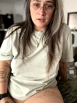 Snapshot of Alix_Valentine chatting on September 2025 09:50:01 PM Alix Valentine online show from September 2025 09:50:01 PM