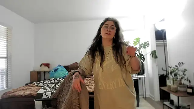 Snapshot of Alix_Valentine chatting on September 2025 09:05:02 PM Alix Valentine online show from September 2025 09:05:02 PM