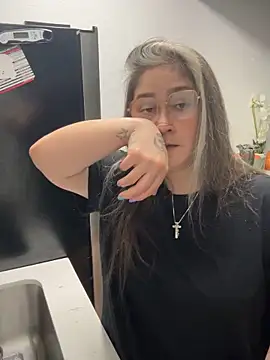 Snapshot of Alix_Valentine chatting on October 2025 02:06:01 AM Alix Valentine online show from October 2025 02:06:01 AM