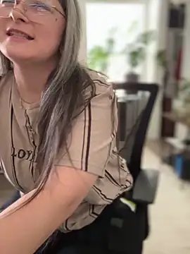 Snapshot of Alix_Valentine chatting on October 2025 08:28:02 PM Alix Valentine online show from October 2025 08:28:02 PM