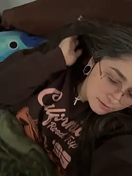 Snapshot of Alix_Valentine chatting on October 2025 05:21:02 PM Alix Valentine online show from October 2025 05:21:02 PM