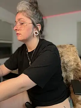 Snapshot of Alix_Valentine chatting on March 2026 04:29:02 AM Alix Valentine online show from March 2026 04:29:02 AM