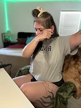 Snapshot of Alix_Valentine chatting on April 2026 07:00:01 PM Alix Valentine online show from April 2026 07:00:01 PM