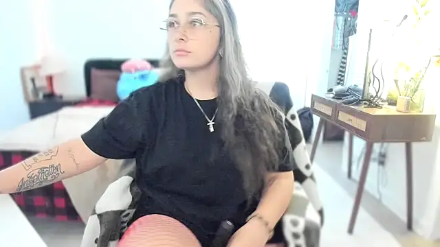 Alix Valentine online show from May 2026 06:48:02 PM