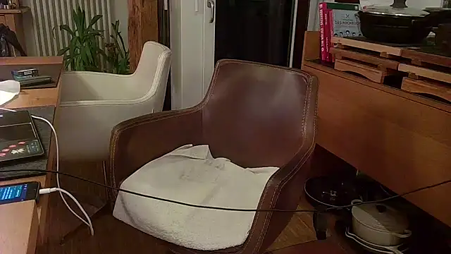 Snapshot of Unique_X_perience chatting on October 2025 11:25:01 PM Unique X perience online show from October 2025 11:25:01 PM