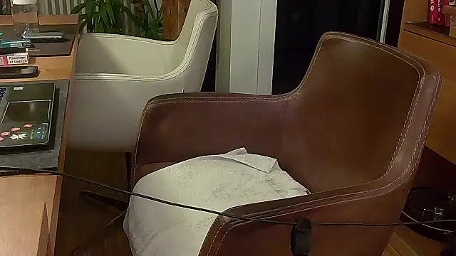 Snapshot of Unique_X_perience chatting on October 2025 11:35:02 PM Unique X perience online show from October 2025 11:35:02 PM