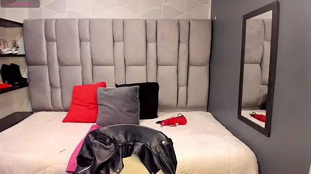 Charlot milf online show from June 2026 11:24:02 AM