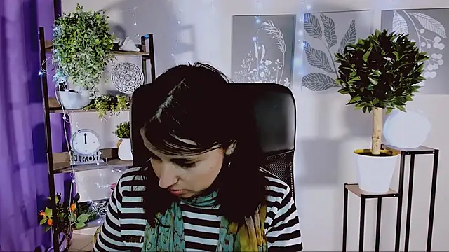 Snapshot of MartaEdams chatting on April 2026 06:31:02 AM MartaEdams online show from April 2026 06:31:02 AM