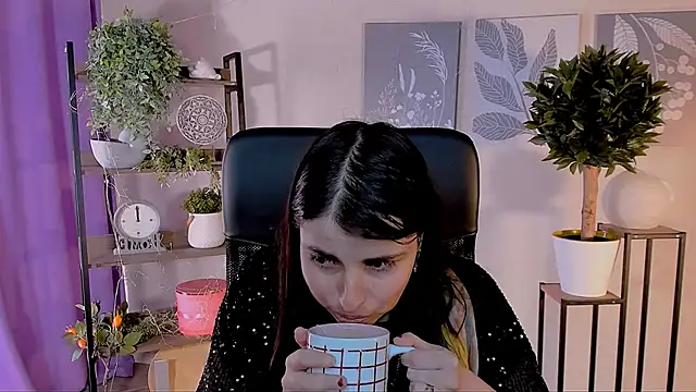 Snapshot of MartaEdams chatting on April 2026 06:18:01 AM MartaEdams online show from April 2026 06:18:01 AM