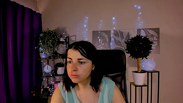 Snapshot of MartaEdams chatting on May 2026 09:04:01 AM MartaEdams online show from May 2026 09:04:01 AM