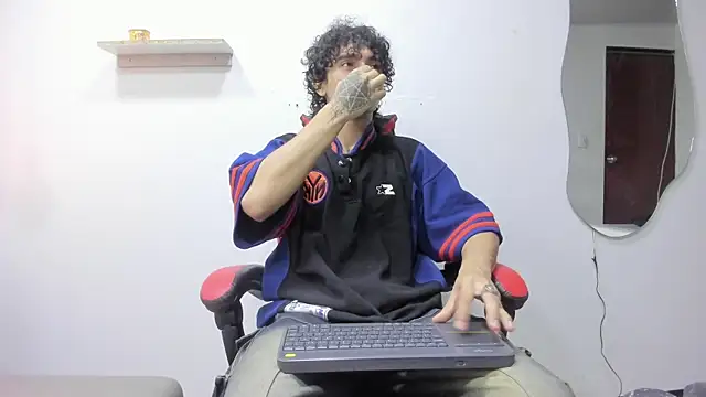 Snapshot of JackesTaylor chatting on October 2025 05:37:01 AM JackesTaylor online show from October 2025 05:37:01 AM