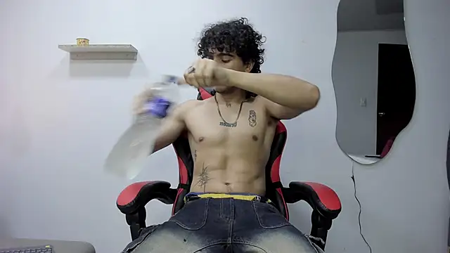 Snapshot of JackesTaylor chatting on October 2025 08:05:02 AM JackesTaylor online show from October 2025 08:05:02 AM