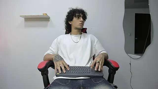 Snapshot of JackesTaylor chatting on November 2025 04:11:02 AM JackesTaylor online show from November 2025 04:11:02 AM