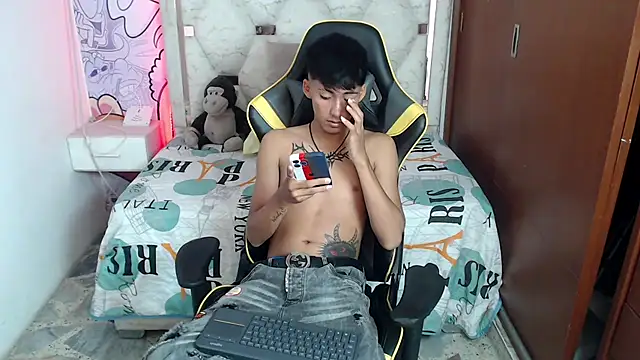 Snapshot of yiisu_ chatting on November 2025 01:21:02 PM yiisu online show from November 2025 01:21:02 PM