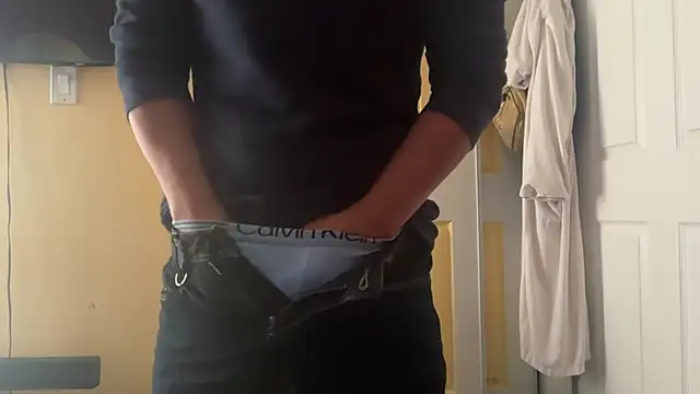 Snapshot of kSwisssxxx chatting on November 2025 06:29:02 PM kSwisssxxx online show from November 2025 06:29:02 PM