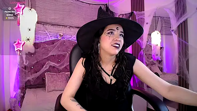 Snapshot of Amara_Davis chatting on October 2025 04:59:01 AM Amara Davis online show from October 2025 04:59:01 AM