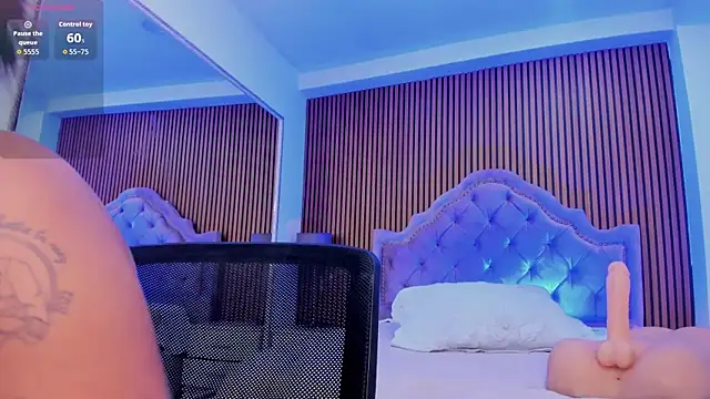 SelenaStonne online show from November 2025 07:38:01 PM