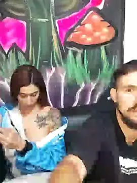 parejajuguetona420 online show from April 2026 11:10:01 PM
