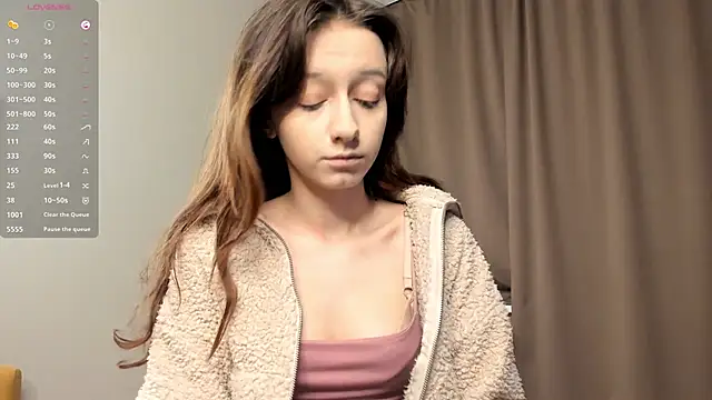 Snapshot of TaiteFairfield chatting on December 2025 09:27:01 AM TaiteFairfield online show from December 2025 09:27:01 AM