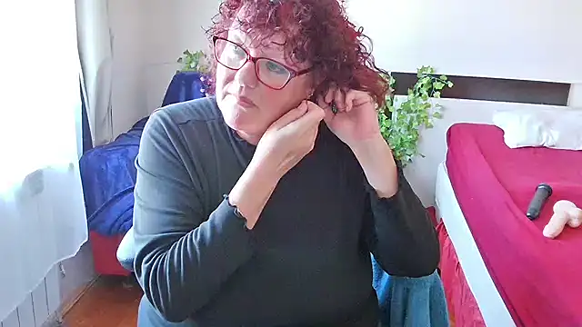 Snapshot of -Curvy- chatting on December 2025 09:25:01 AM -Curvy- online show from December 2025 09:25:01 AM