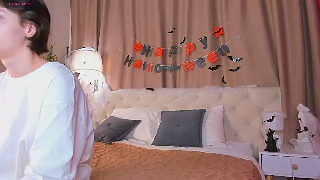 Snapshot of Skelerata chatting on October 2025 01:18:01 AM Skelerata online show from October 2025 01:18:01 AM