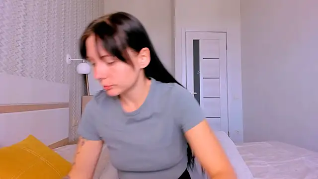 Snapshot of Elle_Pearl_ chatting on September 2025 06:13:01 AM Elle Pearl online show from September 2025 06:13:01 AM