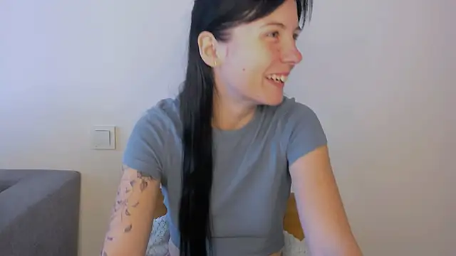 Snapshot of Elle_Pearl_ chatting on October 2025 06:31:01 AM Elle Pearl online show from October 2025 06:31:01 AM