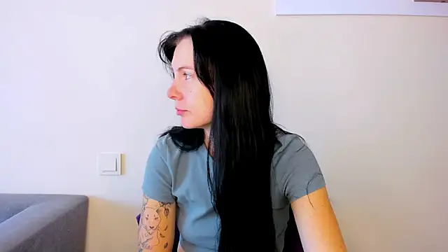 Snapshot of Elle_Pearl_ chatting on October 2025 06:13:02 AM Elle Pearl online show from October 2025 06:13:02 AM