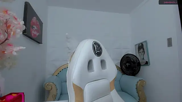 eimy skinny  online show from October 2025 11:22:01 AM