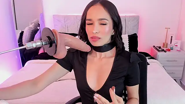 Taylormaxwell online show from October 2025 10:31:01 PM