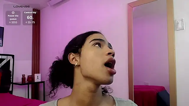 Snapshot of FELINEXOXO chatting on September 2025 12:09:01 PM FELINEXOXO online show from September 2025 12:09:01 PM