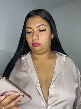 Issa Santana online show from May 2026 08:17:02 PM