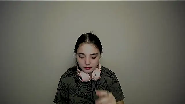 Snapshot of Sun_Shine__ chatting on September 2025 06:34:01 PM Sun Shine online show from September 2025 06:34:01 PM