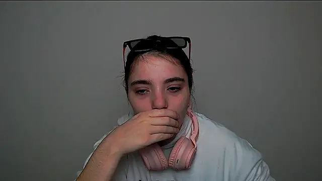 Snapshot of Sun_Shine__ chatting on October 2025 11:28:02 PM Sun Shine online show from October 2025 11:28:02 PM