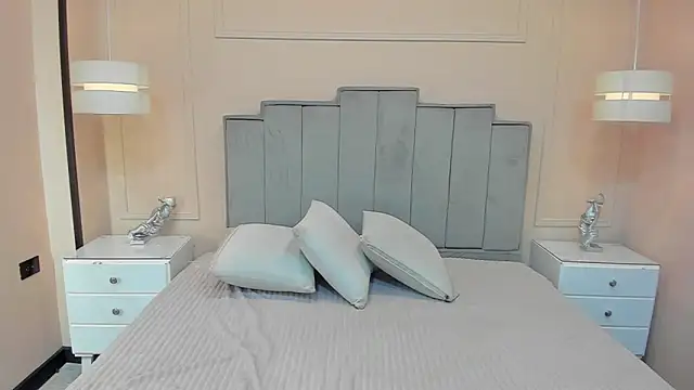 gabriela lux online show from October 2025 10:43:02 AM