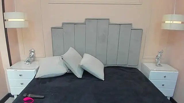 gabriela lux online show from October 2025 01:45:01 PM