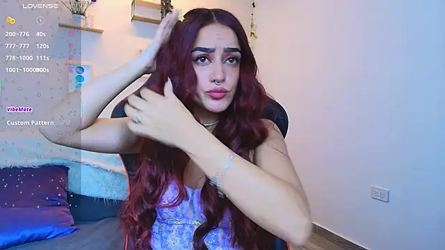 Snapshot of ViolethRosse chatting on February 2026 12:54:01 AM ViolethRosse online show from February 2026 12:54:01 AM